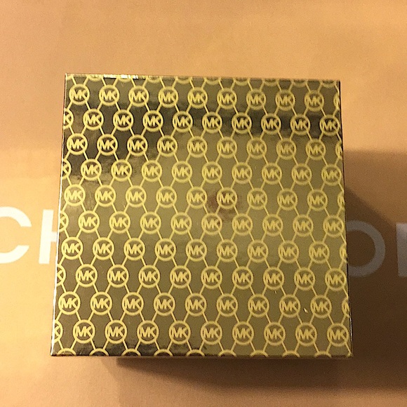 MICHAEL KORS BRILLIANCE LOGO PENDANT NECKLACE NWT - Picture 10 of 10